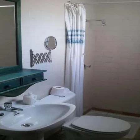 La Caleta Sleeps 6 Wifi וילה פאמארה