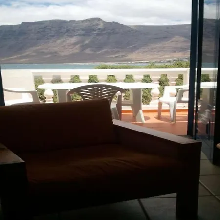 La Caleta Sleeps 6 Wifi Famara