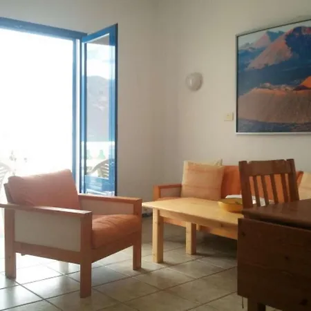 La Caleta Sleeps 6 Wifi פאמארה